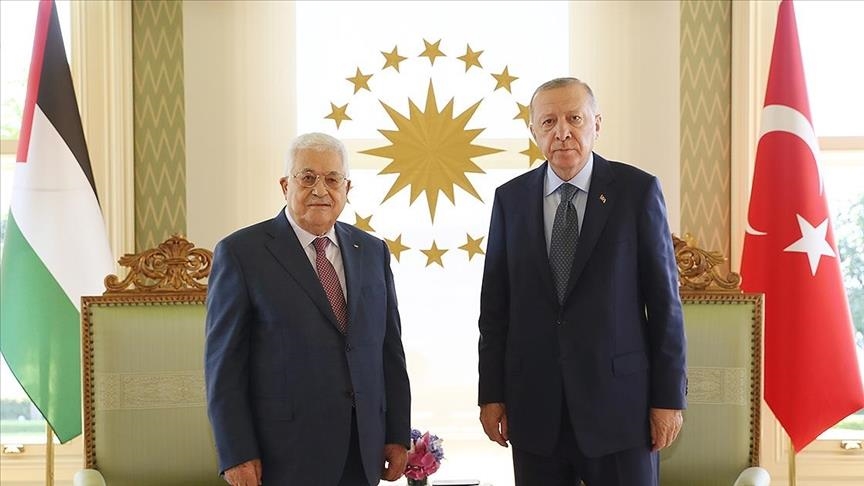 بدعوة من أردوغان .. عباس يزور تركيا الإثنين