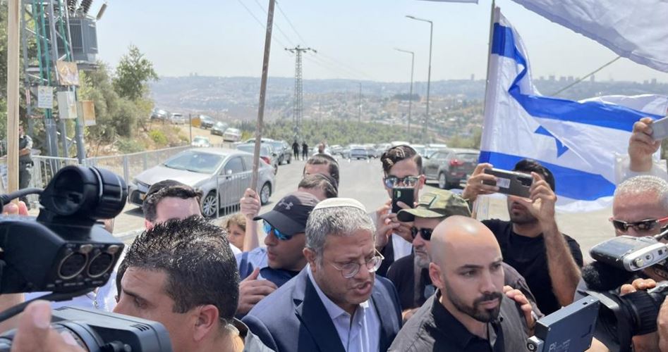 مستوطنون يحاولون اقتحام قرية النبي صموئيل واندلاع مواجهات .. "شاهد"