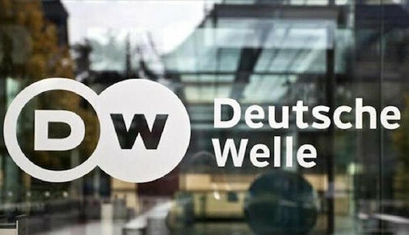 صحفية فلسطينية تنال حكماً ضد “DW” بعد أن فصلتها تعسفياً مع زملائها بتهمة “معاداة” السامية
