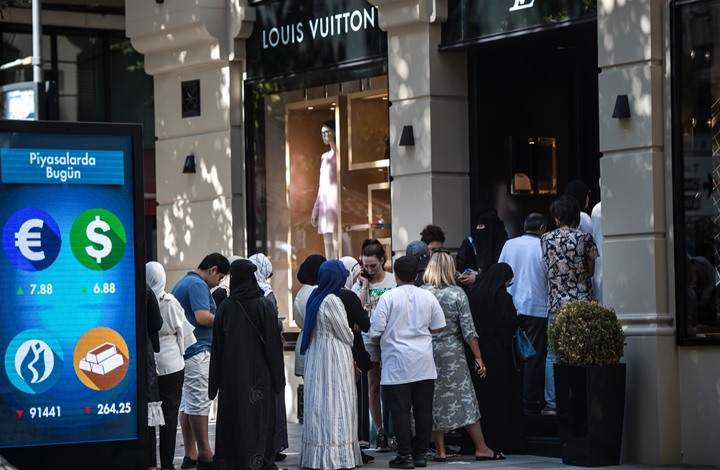 الليرة التركية تنخفض إلى أدنى مستوى لها على الإطلاق