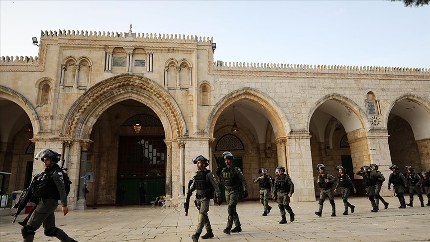 بقيادة عضو الكنيست المتطرف "بن غفير" عشرات المستوطنين يقتحمون الأقصى .. "شاهد"