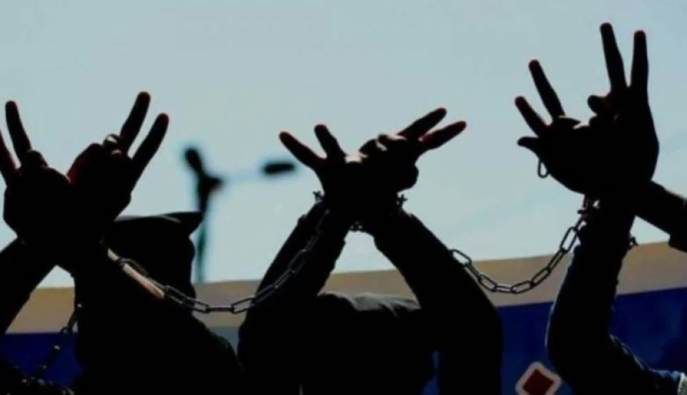 50 أسيرا فلسطينيا يواصلون إضرابهم عن الطعام بسجون الاحتلال