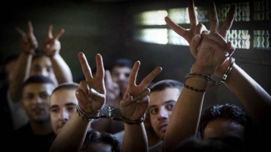30 معتقلاً فلسطينياً إدارياً يواصلون إضرابهم لليوم الـ11