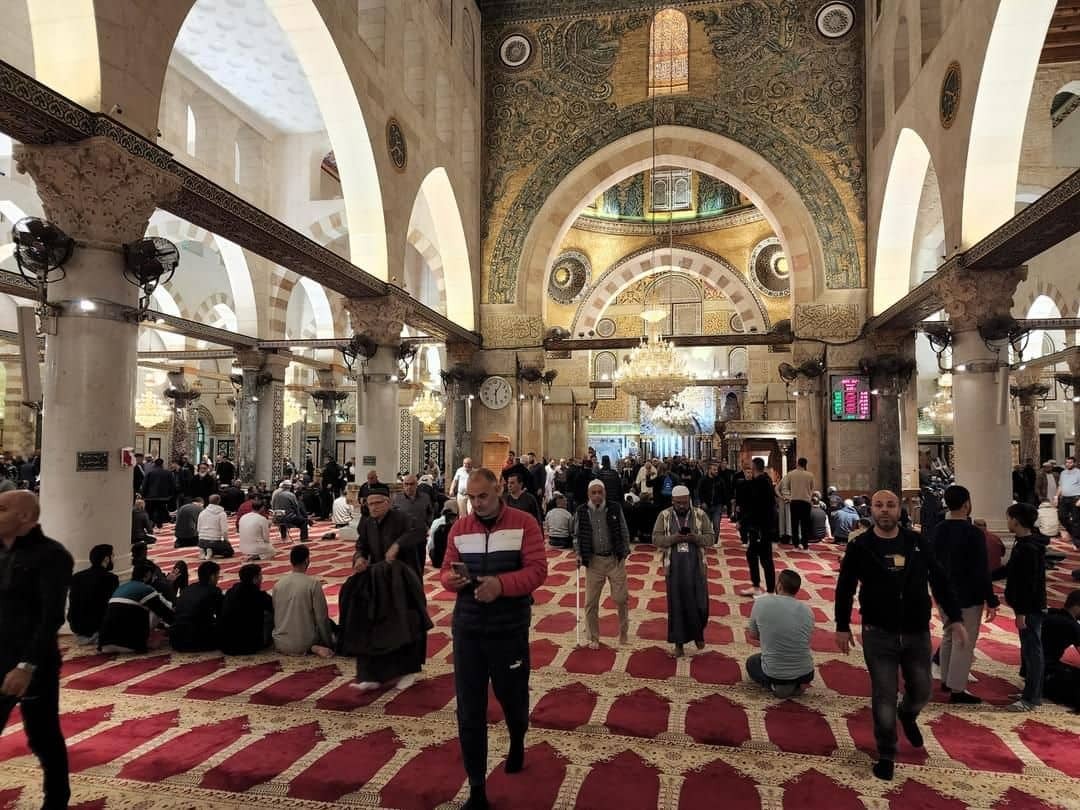 الآلاف يلبون نداء "الفجر العظيم" في "الأقصى" ومساجد الضفة