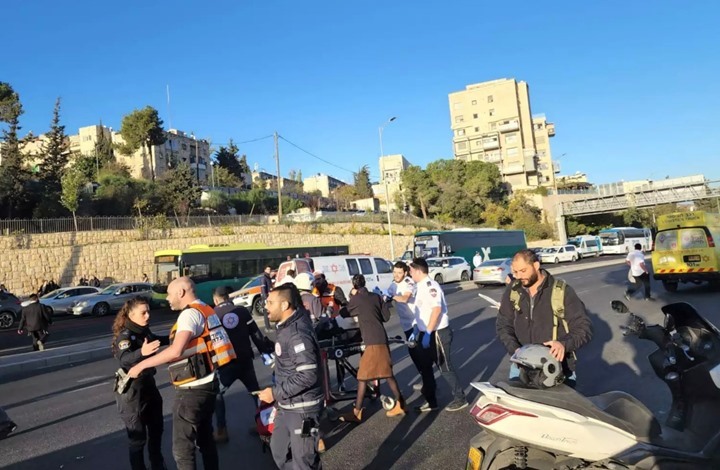 مقتل إسرائيلي وإصابة 22 بتفجيرين في القدس