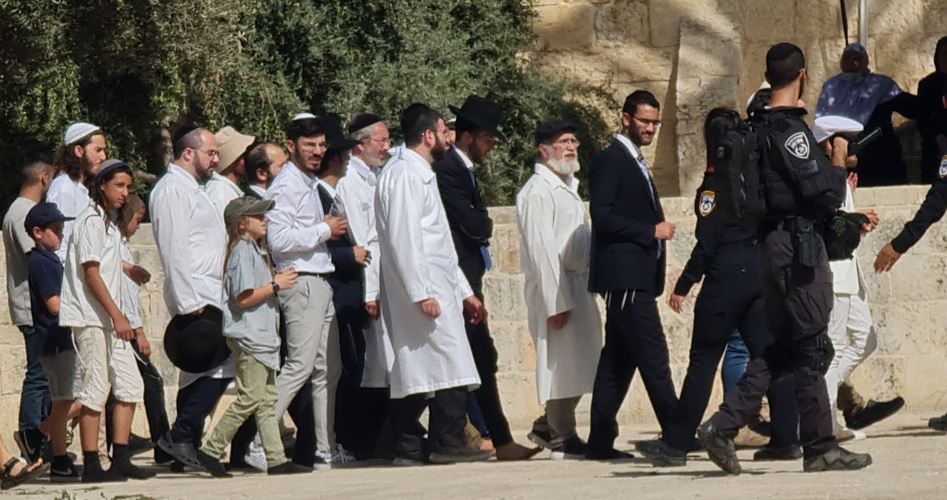 عشرات المستوطنين يقتحمون الأقصى ويؤدون طقوسًا تلمودية