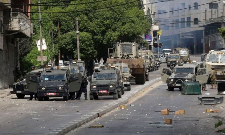 استشهاد فلسطيني وإصابة العشرات خلال التصدي لاقتحام أعضاء كنيست "قبر يوسف" بنابلس