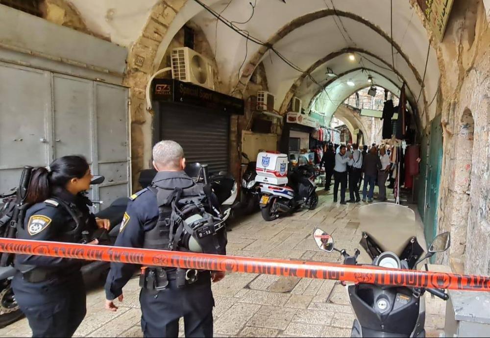 إصابة شرطيين إسرائيليين بعملية طعن في القدس واستشهاد منفذها