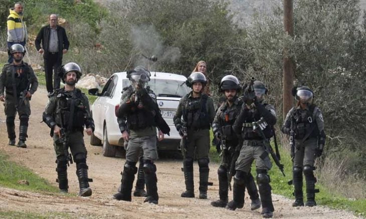 حملة اعتقالات متفرقة في الضفة الغربية .. والمقاومون يصدون الاحتلال بنابلس