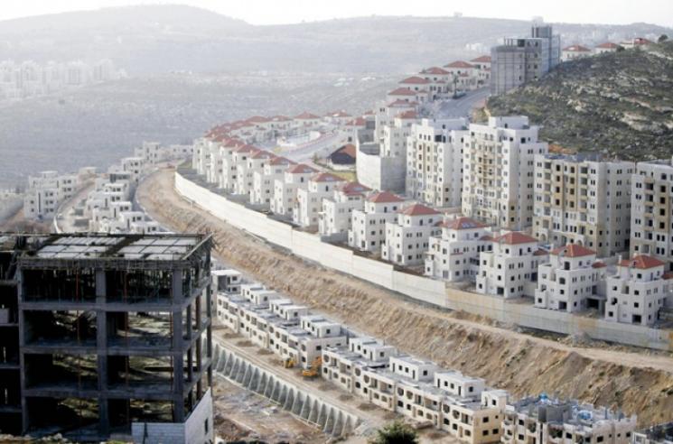 حكومة الاحتلال تخطط لتسليم أراض ومبان بالضفة للمستوطنين