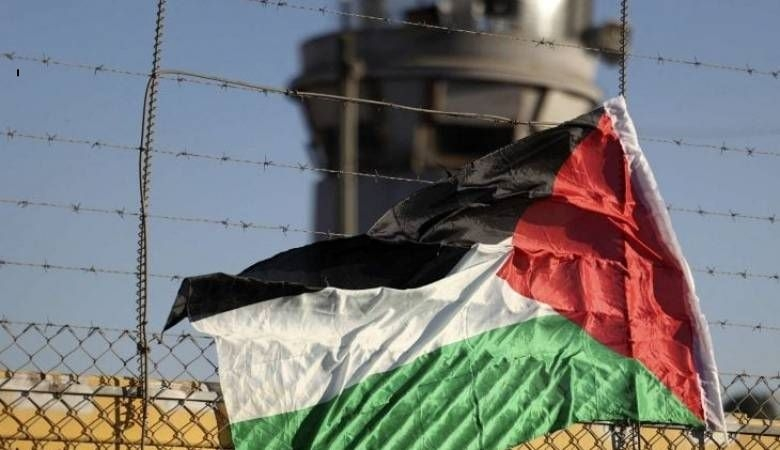 الأسرى ينتصرون على السجان ويعلقون إضرابهم