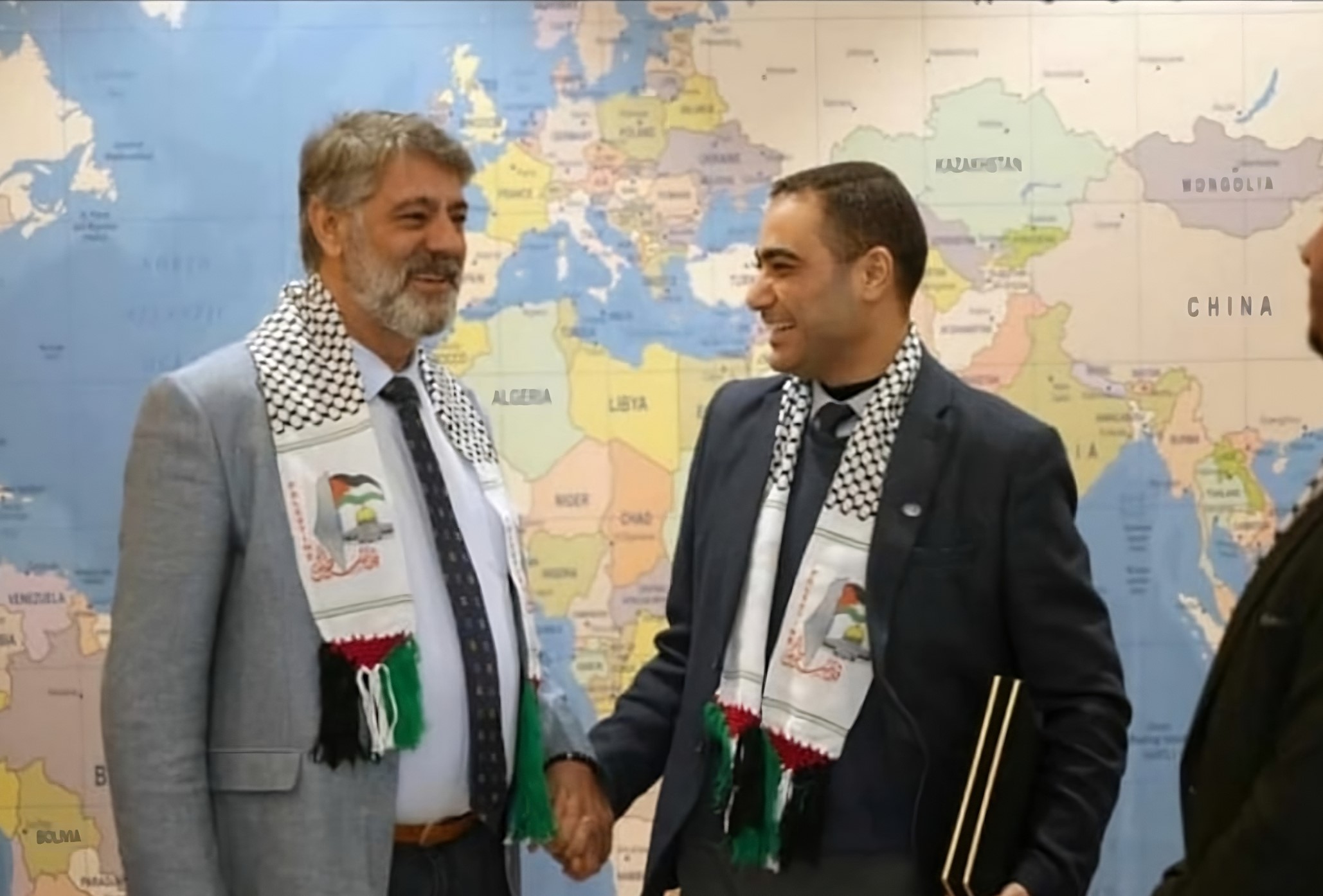 "طلبة فلسطين" تجدد اتفاقية التعاون مع جامعة كاربوك