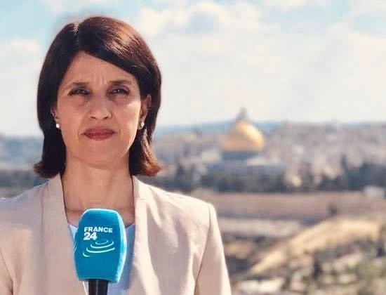 “فرانس 24” توقف عمل الإعلامية الفلسطينية ليلى عودة بزعم “معاداة السامية”