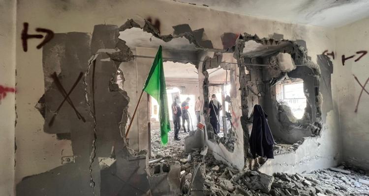 الاحتلال يُفجّر منزل الشهيد معتز الخواجا غرب رام الله