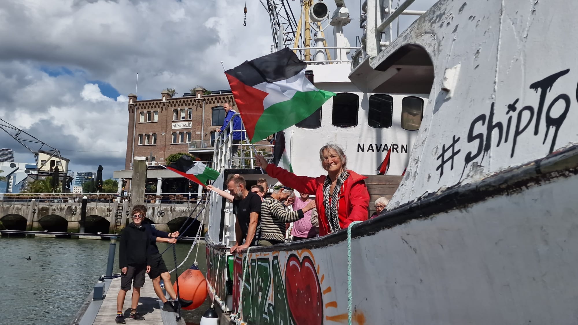 الجالية الفلسطينية في هولندا تستقبل أسطول الحرية قبل التوجه لكسر الحصار عن قطاع غزة