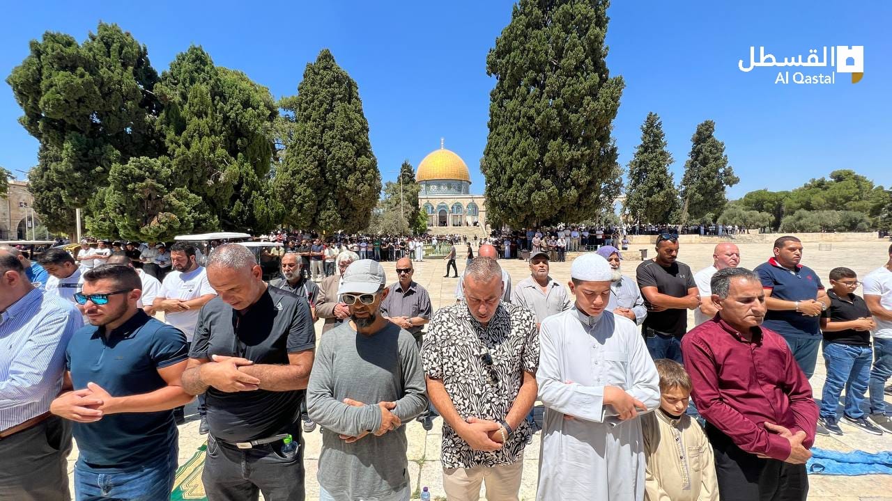 بالصور 50 ألفا يؤدون صلاة الجمعة بالأقصى