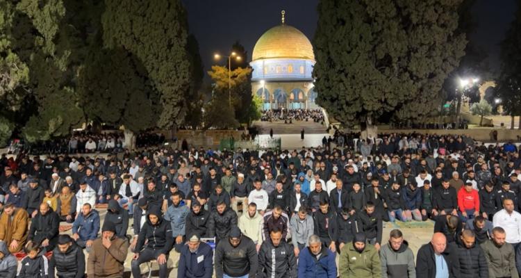 الآلاف يؤدون صلاة "الفجر العظيم" في المسجد الأقصى