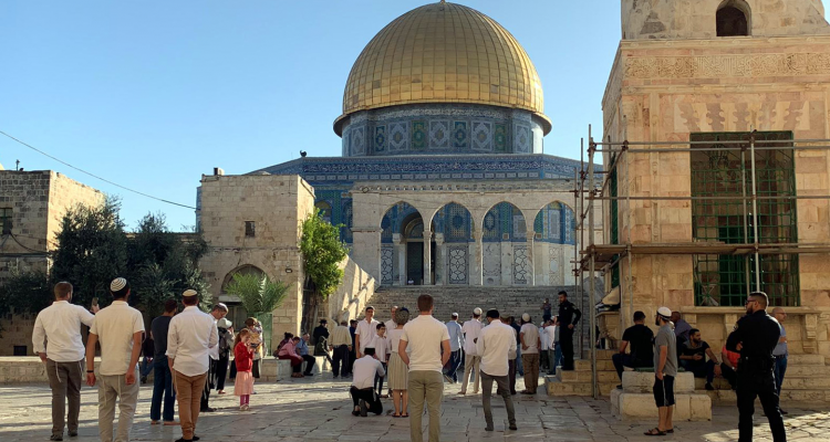 بالصور المتطرف "غليك" يقودا اقتحامات المستوطنين للمسجد الأقصى