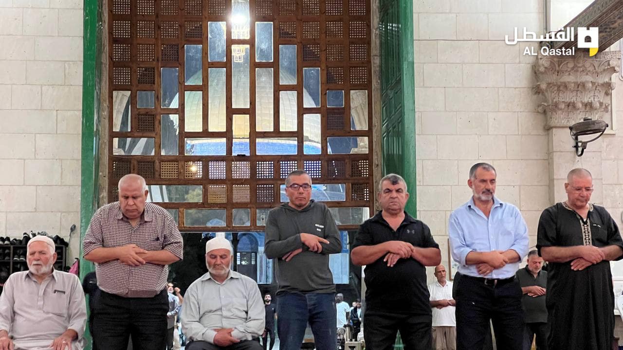 بالصور..الآلاف يلبون نداء الرباط والفجر العظيم في المسجدين الأقصى والإبراهيمي