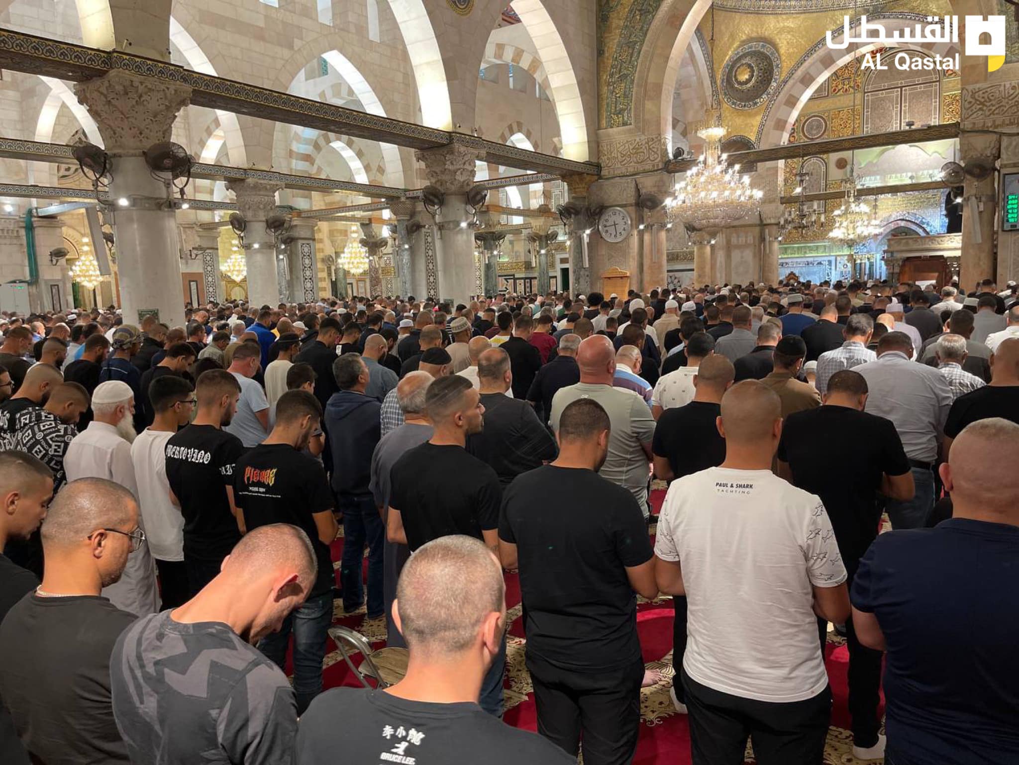 بالصور| الآلاف يؤدون صلاة الفجر في المسجد الأقصى