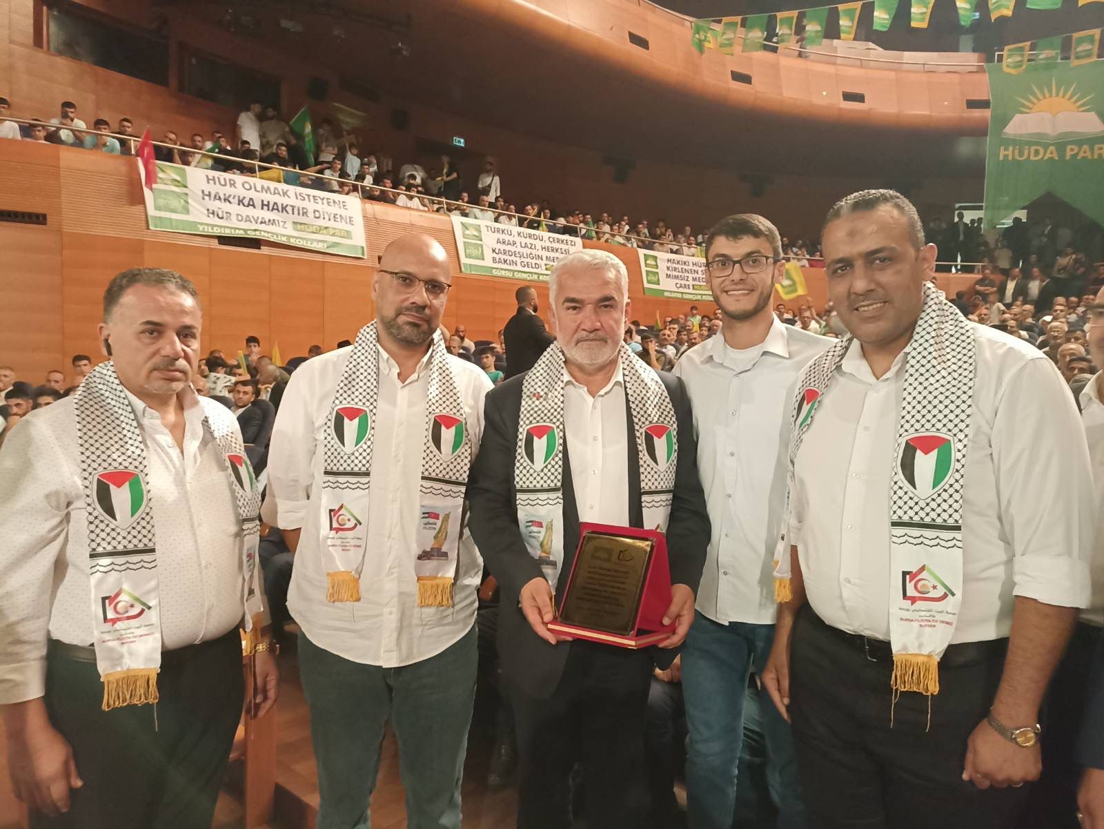 جمعية البيت الفلسطيني في بورصة تشارك في اجتماع حزب الهدى التركي