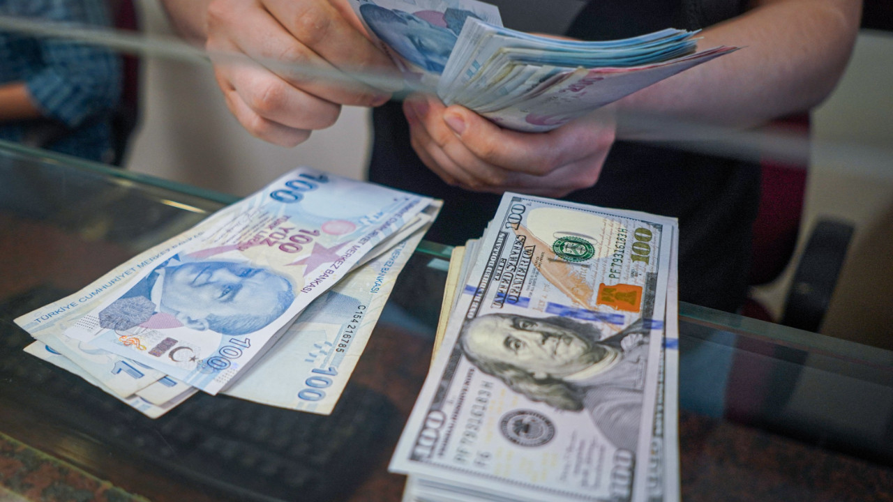 الدولار يرتفع تدريجياً مقابل الليرة التركية