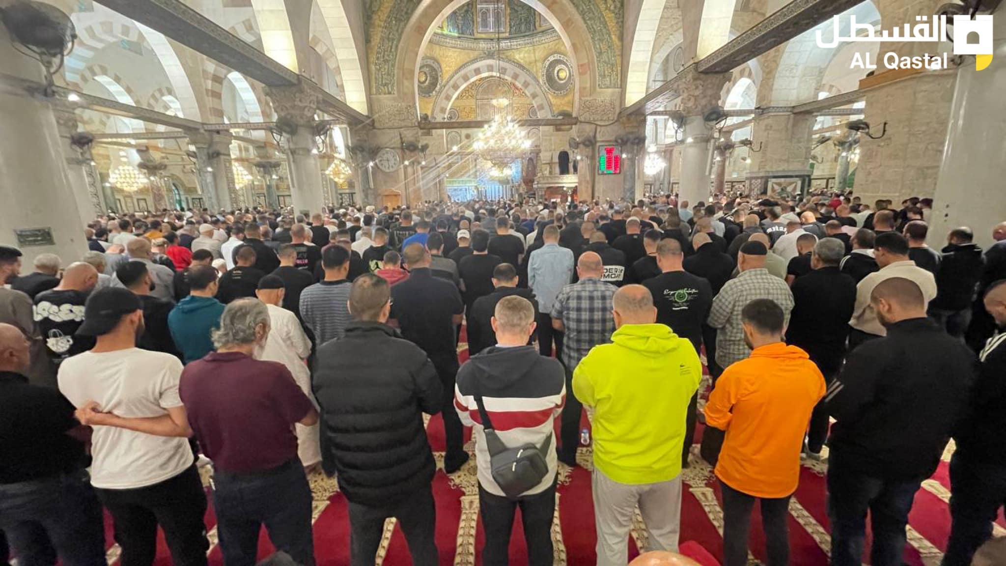 بالصور| الآلاف يؤدون صلاة الفجر في رحاب المسجد الأقصى