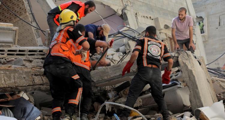 الدفاع المدني: يؤكد استهداف الاحتلال لطواقمه ومنع وصوله للمصابين والأحياء المستهدفة