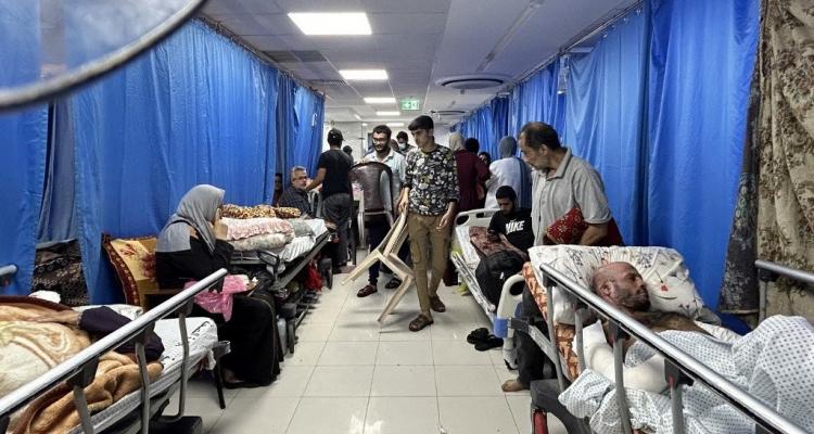 مدير مجمع الشفاء: رائحة الموت تفوح في كل مكان وأقسام المستشفى مغلقة على المحتجزين