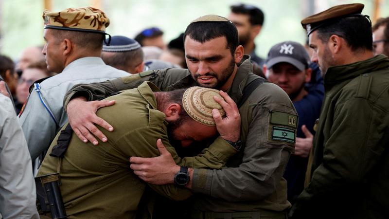 جيش الاحتلال يعترف بمقتل 3 جنود بينهم ضابط وإصابة رابع بنيران المقاومة بغزة