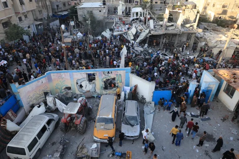 الاحتلال يقتحم مدرسة إيواء بغزة ويعتقل الذكور ويخرج النساء بالقوة