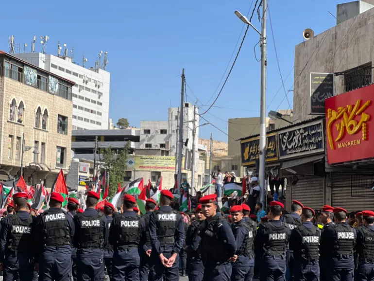 مظاهرات بالأردن أمام السفارة الأمريكية تنديدا بالحرب على غزة