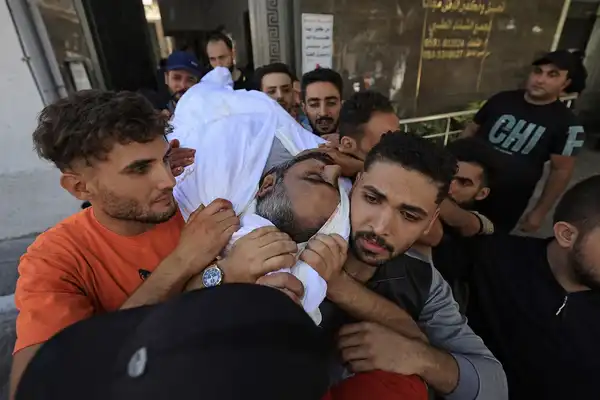 12 مجزرة جديدة بغزة والشهداء يتجاوزون 24 ألفا