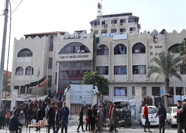 قصف إسرائيلي متواصل وإطلاق نار في محيط مستشفى الأمل بخانيونس