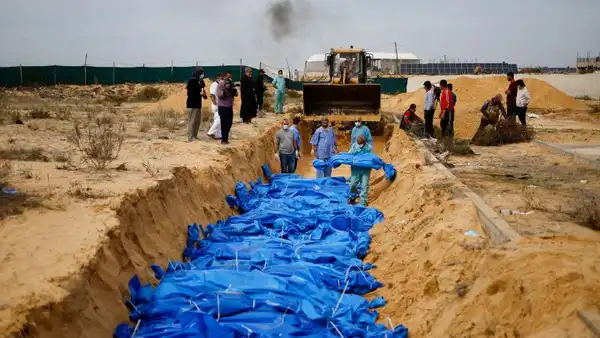 دفن 100 جثمان سرقها الاحتلال من قطاع غزة في مقبرة جماعية