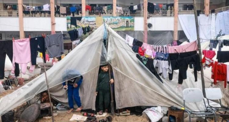 "أونروا": ملاجئنا بغزة مكتظة والكثير من النازحين ينامون بالعراء