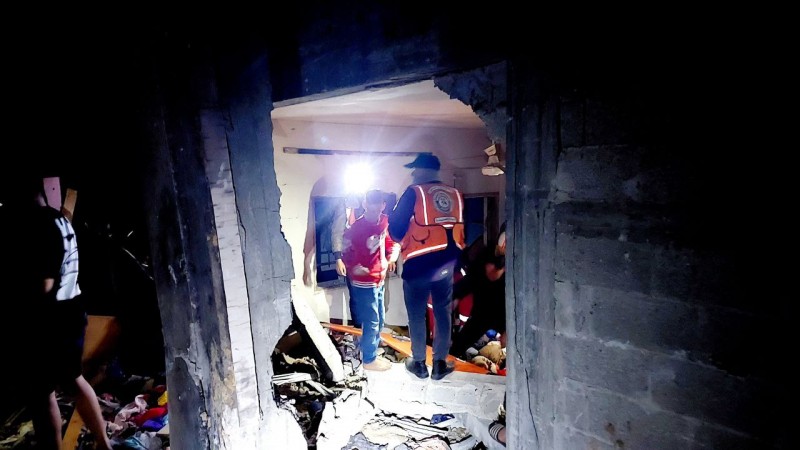 الهلال الأحمر: 7000 نازح يعيشون تحت الحصار داخل مستشفى الأمل في خان يونس