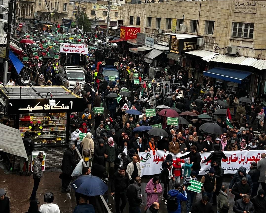 آلاف الاردنيين في وسط البلد دعما للمقاومة ورفضا للتهجير