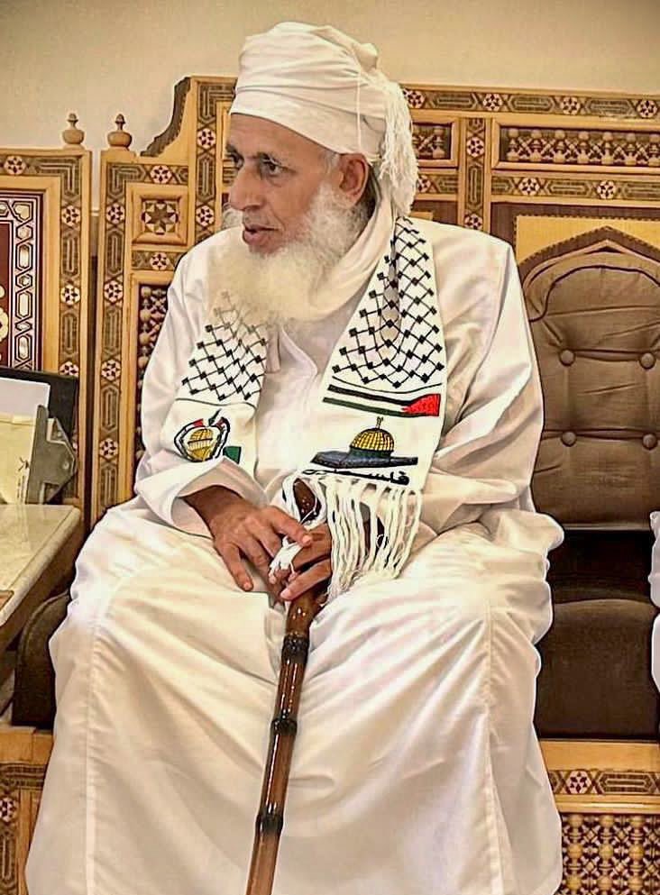 مفتي عُمان يندد بمد دول عربية للاحتلال بشاحنات المؤن في ظل حصار غزة