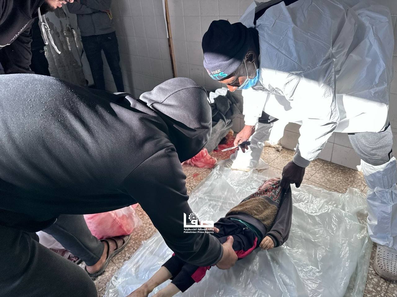 مجازر متواصلة بالقطاع في اليوم الـ124 على العدوان.. وحصار خانق لمستشفيات خانيونس