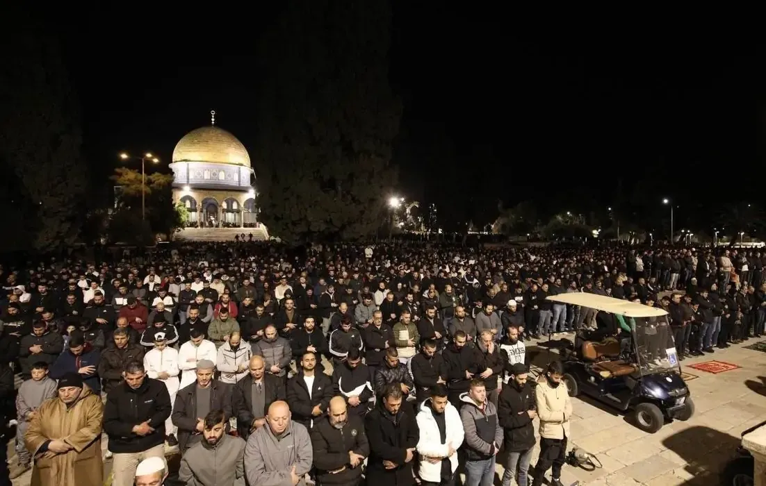 في أوّل أيام رمضان.. 35 ألف شخص يؤدون صلاة التراويح في المسجد الأقصى