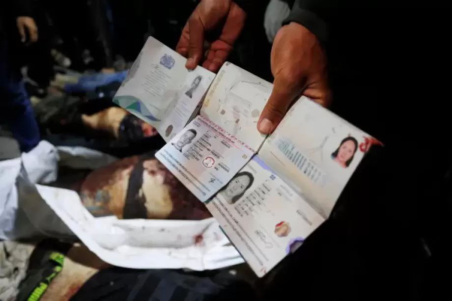 الفصائل الفلسطينية تُدين جريمة اغتيال فرق "الإغاثة" الأجنبية بدير البلح