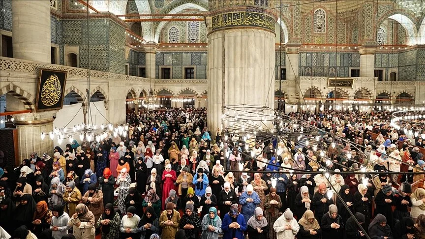 ليلة القدر بإسطنبول.. تضرعات لله بنصر غزة والمسلمين