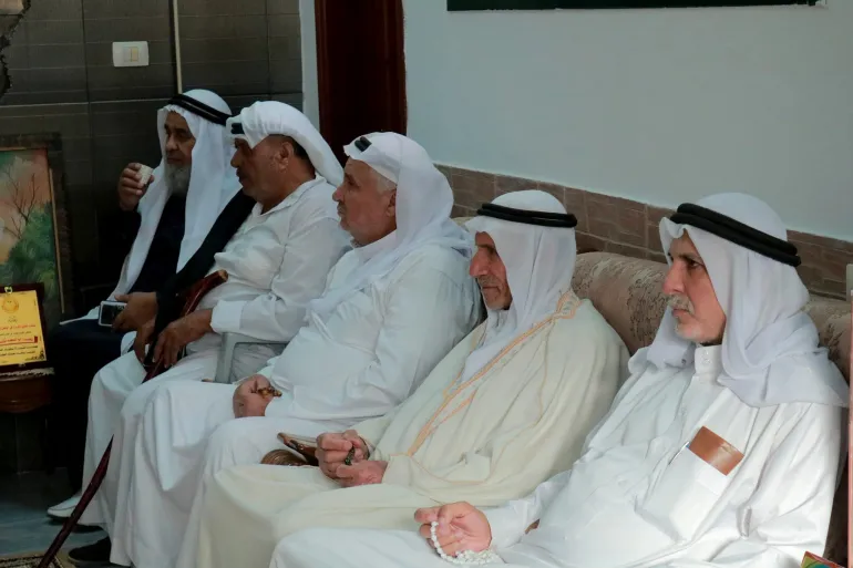 العشائر الفلسطينية تُفشل مخططات الاحتلال وتؤكد على حماية الجبهة الداخلية ورفضها لتكون بديلاً عن الفصائل