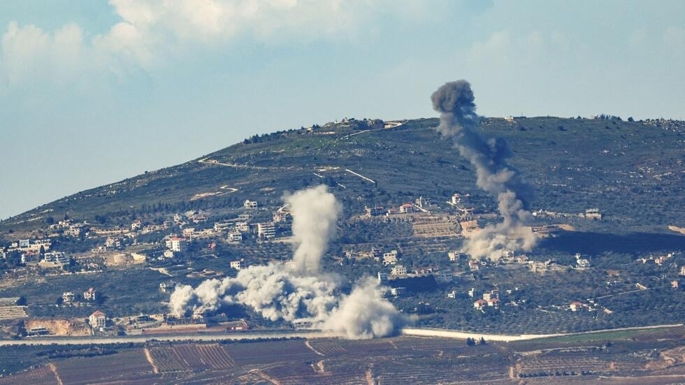 بعد اغتيال أحد قياديه.. حزب الله يشن هجومًا صاروخيًا مكثفًا على شمال فلسطين المحتلة هو الأكبر منذ أشهر