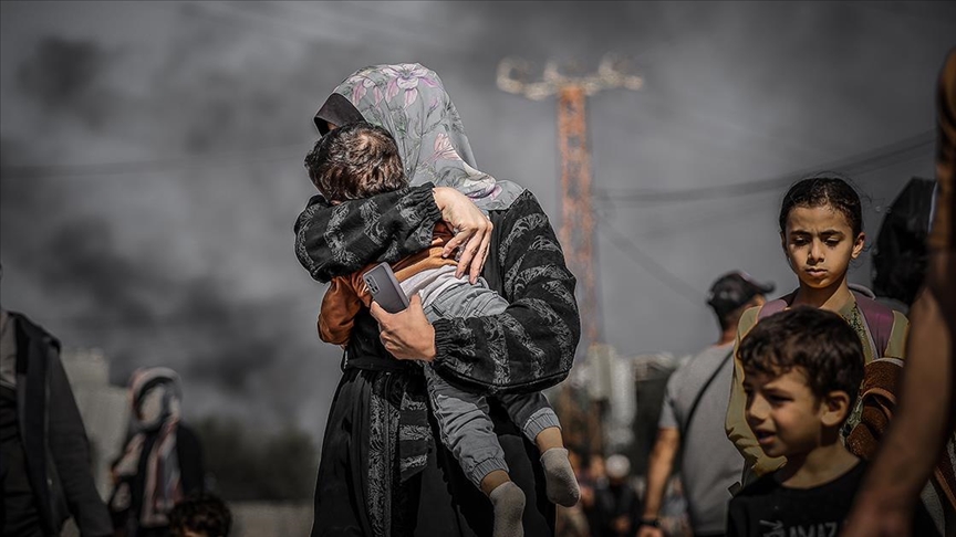 المرأة الفلسطينية على ثغري التربية والمقاومة