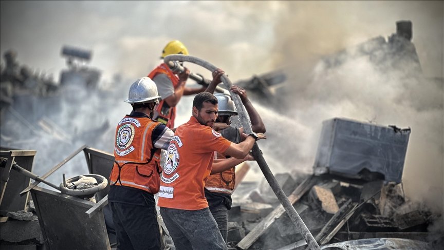 30 يومًا من الإبادة.. الاحتلال يشل الدفاع المدني ويضرب عمود العمل الإنساني في غزة