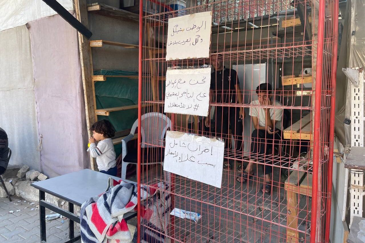 حراك ضد التجار.. أهالي غزة يغلقون الأسواق ردًا على غلاء الأسعار والاحتكار