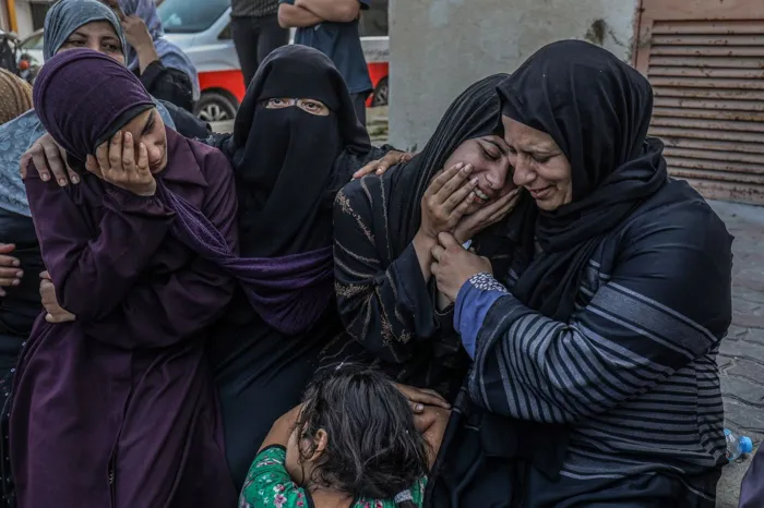 نساء غزة بين فشل النسوية وانتصار الإنسانية