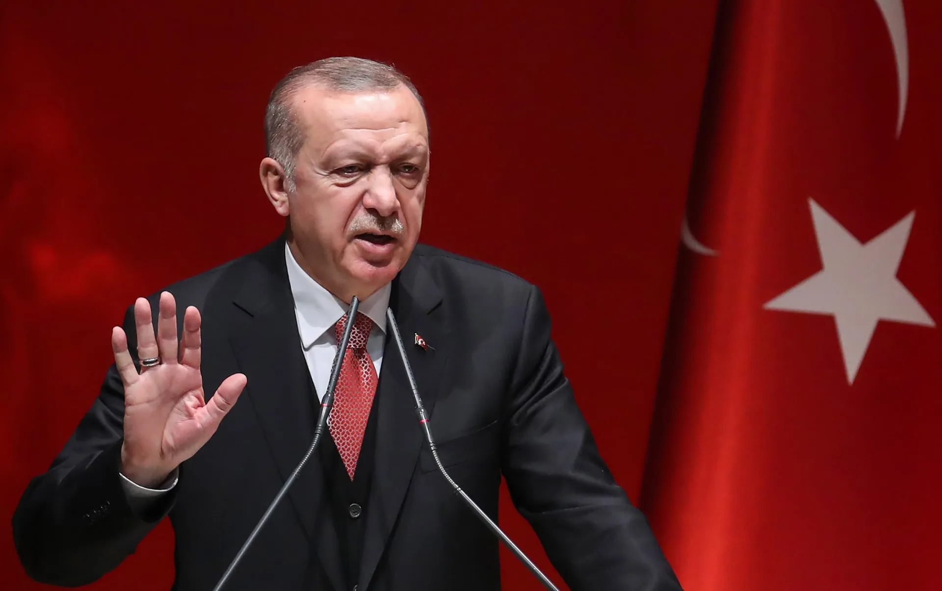 أردوغان يجري حركة تعيينات واسعة تشمل السلك الدبلوماسي وإدارة الهجرة